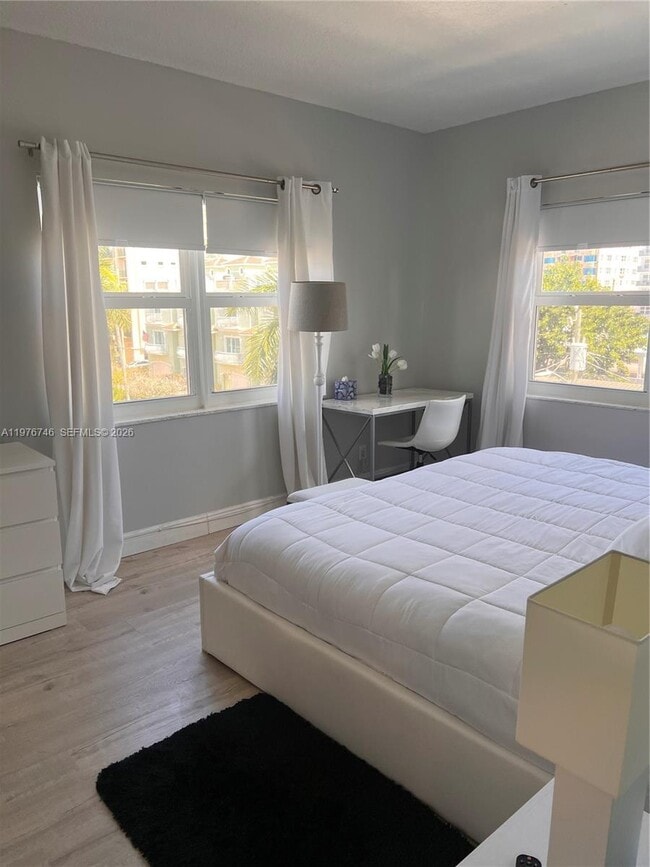 Building Photo - 400 N Riverside Dr