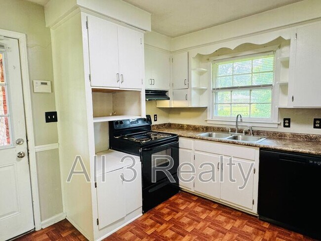 Building Photo - 1311 Marlowe Dr