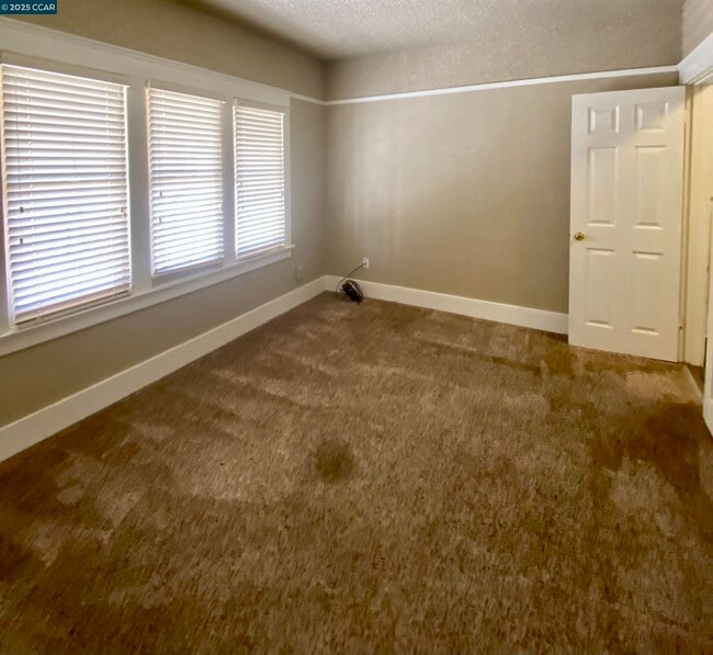 Building Photo - 43 W 11th St