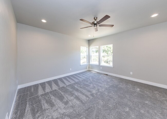 Building Photo - 5389 Sky Top Ln