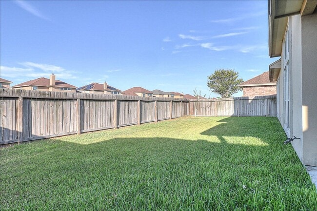 Building Photo - 5810 Aava Dr