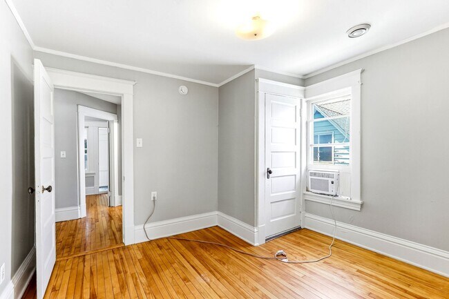 Building Photo - 884 Iglehart Ave