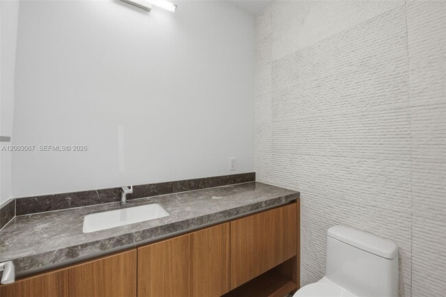 Building Photo - 175 SE 25th Rd