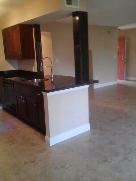 Primary Photo - 2371 NW 33rd St