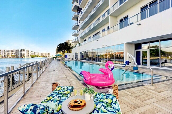 Building Photo - 4010 S Ocean Dr