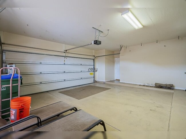 Building Photo - 4605 N Clear Creek Dr