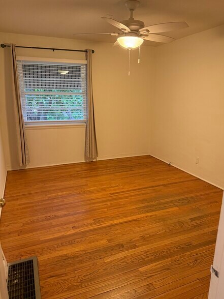 Building Photo - 10907 Camarillo St