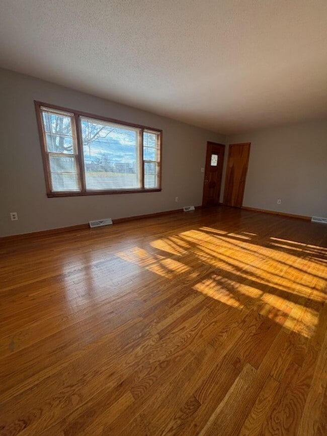 Building Photo - 891 Hill St