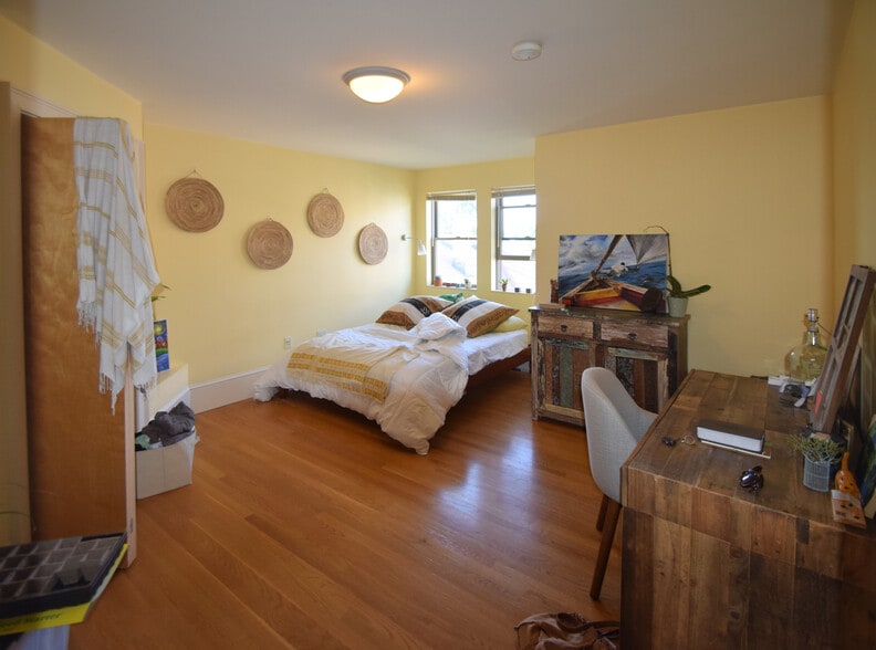 Large Bedroom (2nd) - 51 Russell Rd