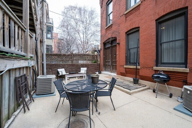 Building Photo - 2129 N Racine Ave