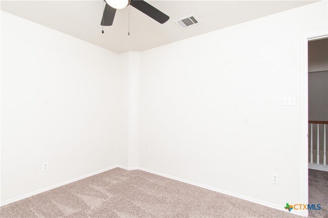 Building Photo - 5304 Willamette Ln