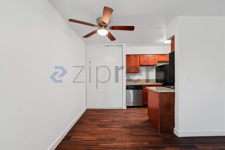 Building Photo - Unit B213