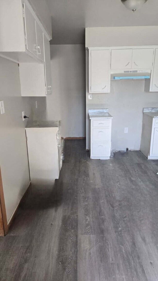 Building Photo - 50% discount on first month's rent with ap...