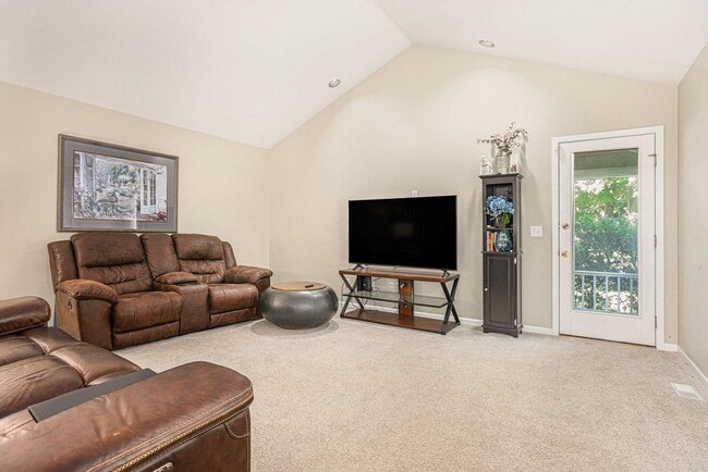 Building Photo - 7471 St George Cir