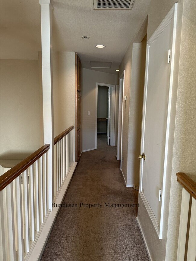 Building Photo - 913 Radcliff Dr