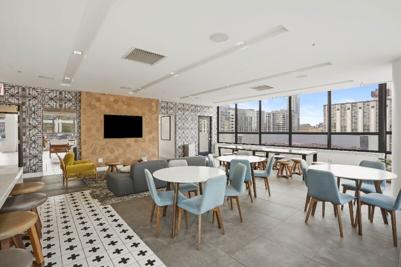 Building Photo - 745 W Adams St