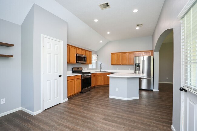 Building Photo - 11110 Fall Point Dr