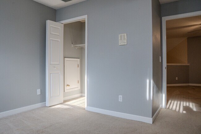 Building Photo - Spacious 5BR Home in Falcon Trace | 3-Car Garage | Screened Patio | Resort-Style Amenities Rent: ...