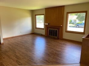 Building Photo - 4 Bed 2.5 Bath Single Family Home in Wausau