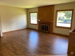 Building Photo - 4 bed 2.5 bath single family home in Wausau