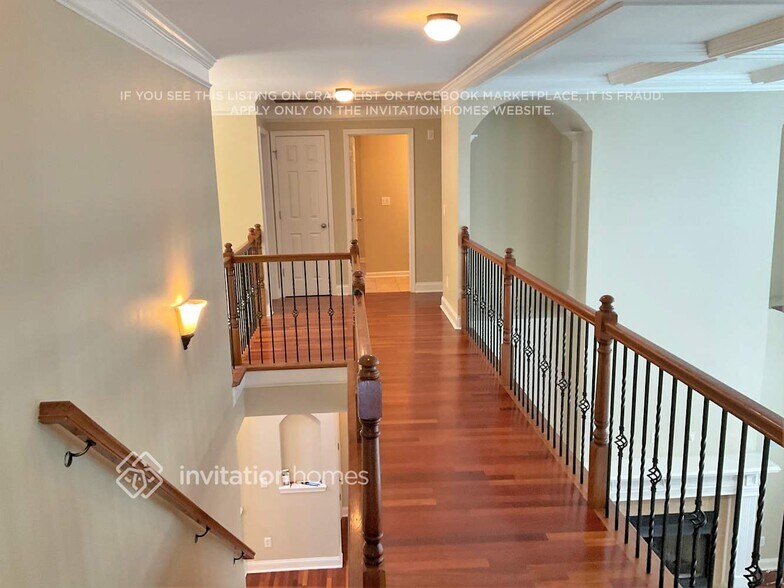 Building Photo - 5571 Boreal Way SW