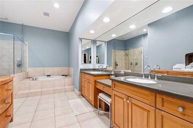 Building Photo - 515 5th Ave NE