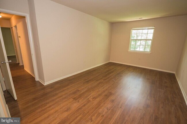 Building Photo - 803 College Ln