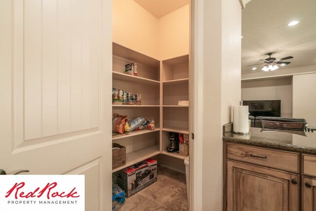 Building Photo - Minimally Furnished home in Little Valley!