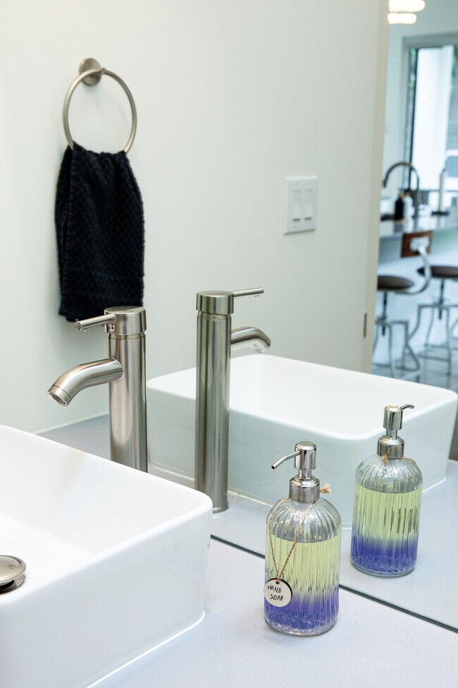 Building Photo - 507 S Park Dr