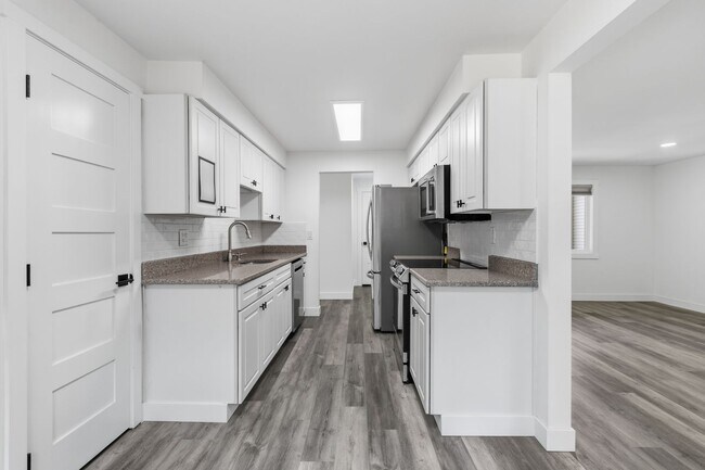 Building Photo - 2bd/1.75ba Redmond Condo