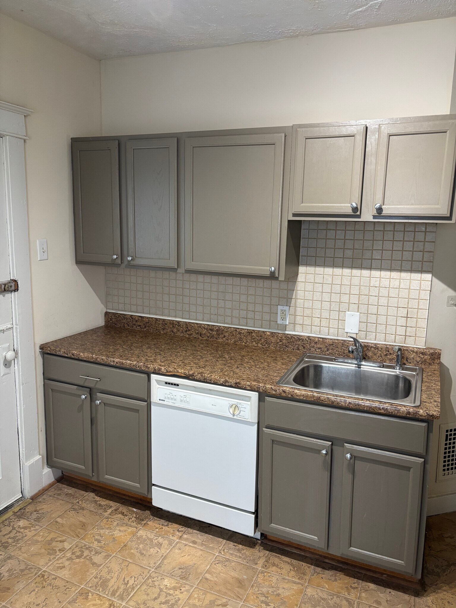 Building Photo - 163 N Keats Ave