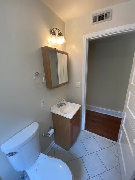 Building Photo - 3009 Ellwood Ave