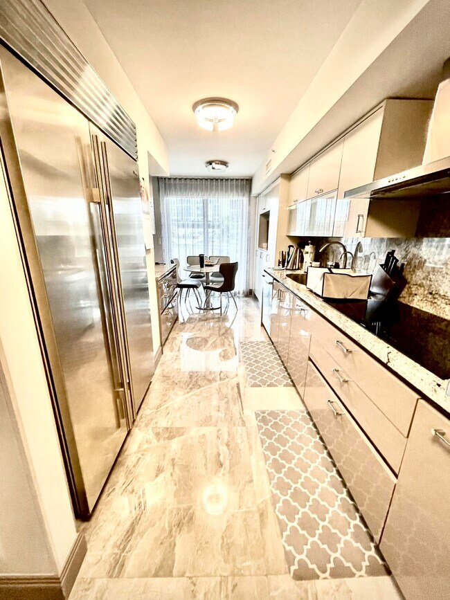 Primary Photo - 17275 Collins Ave