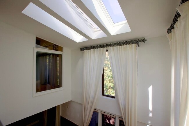 Building Photo - 702 Mainsail Ln