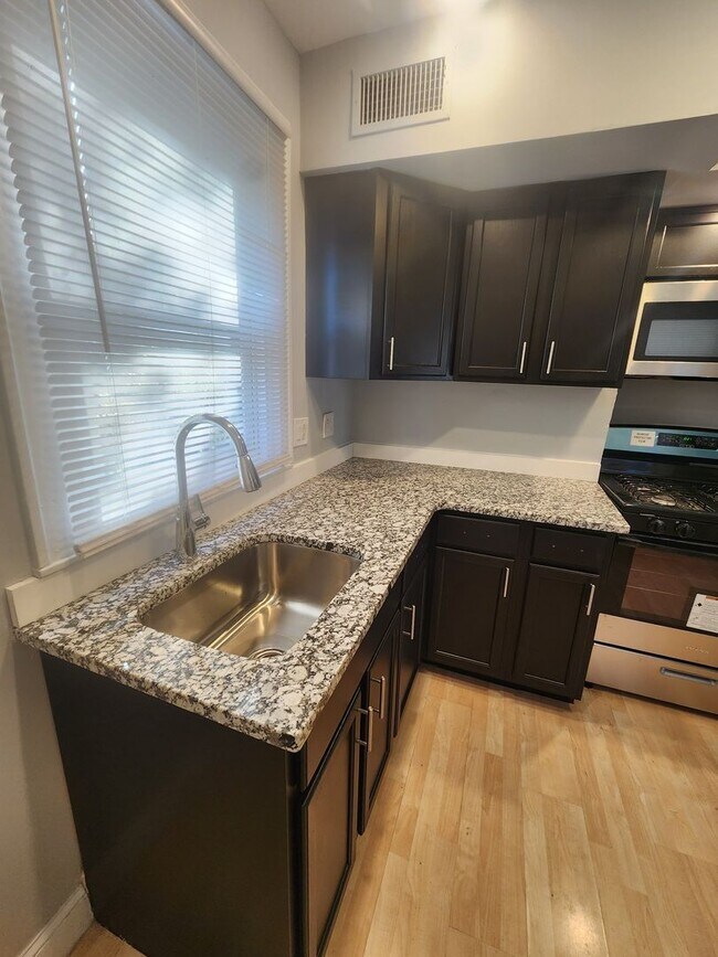 Building Photo - East Oak Lane House for rent with front porch and rear yard