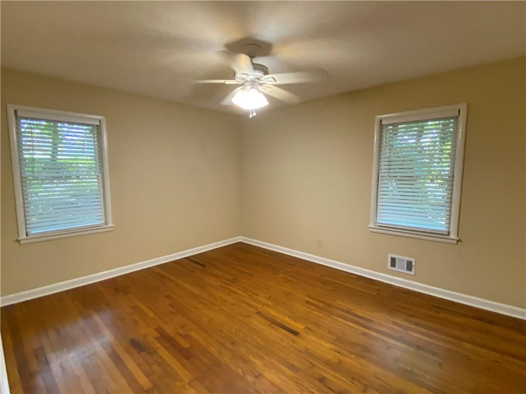 Building Photo - 1975 Clearwater Dr SE