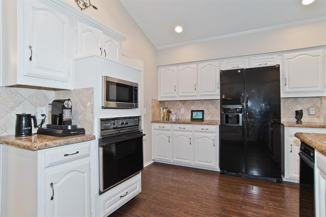 Building Photo - 15520 Bay Point Dr