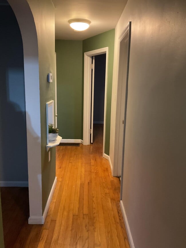 Building Photo - 530 Western Row Rd