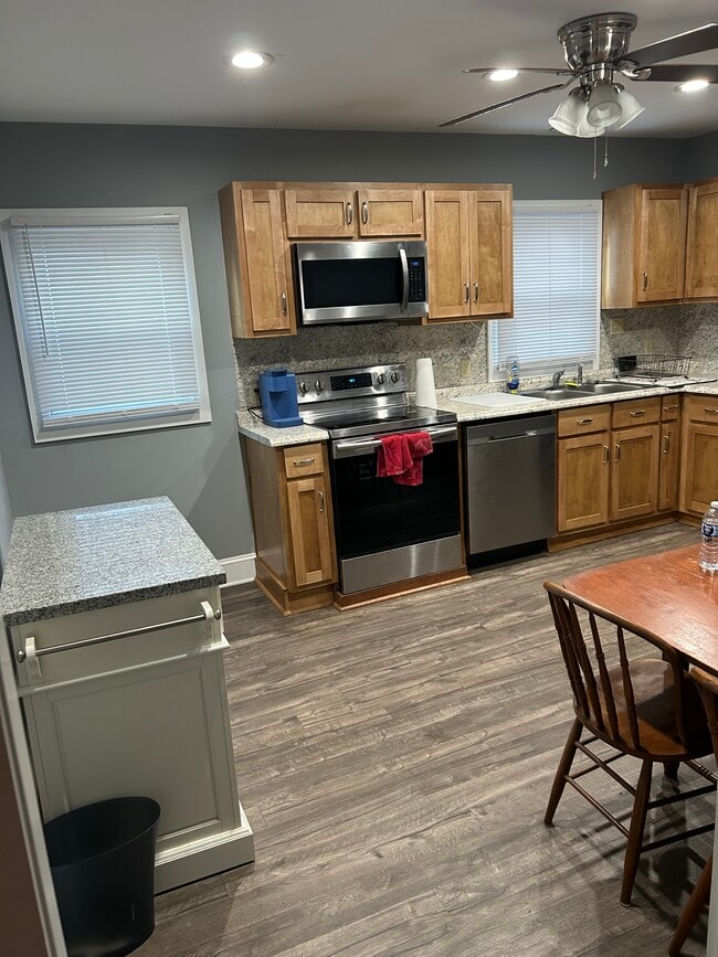 Building Photo - 1015 Noblin Ave