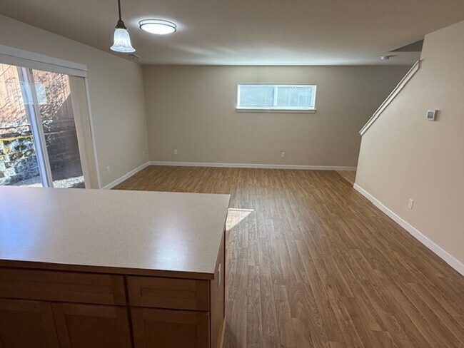 Building Photo - LYNNWOOD 3 BED, 2.5 BATH HOME FOR RENT; AV...