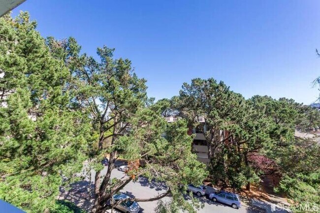 Building Photo - 1 bedroom in San Francisco CA 94109