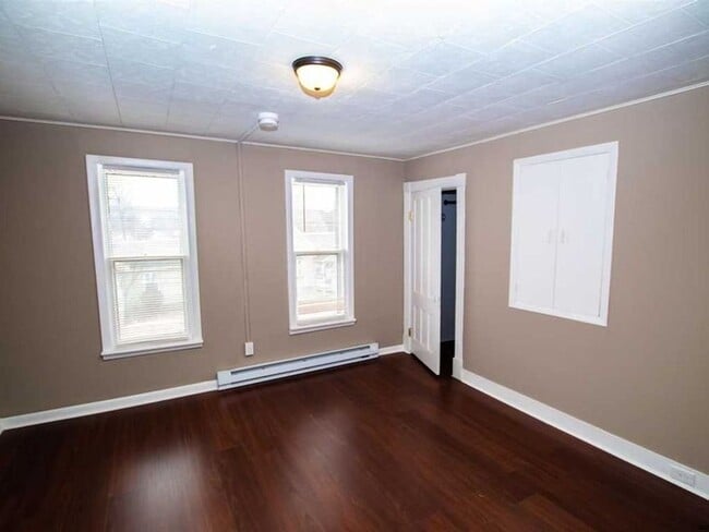 Building Photo - 3 Bedroom Single Family Home in Gloversville