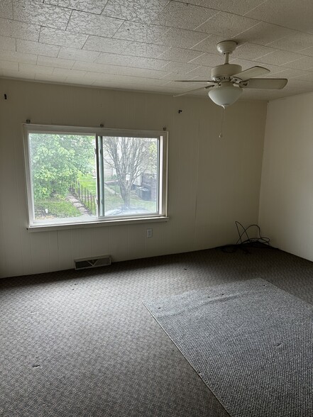Building Photo - 123 Hickory St
