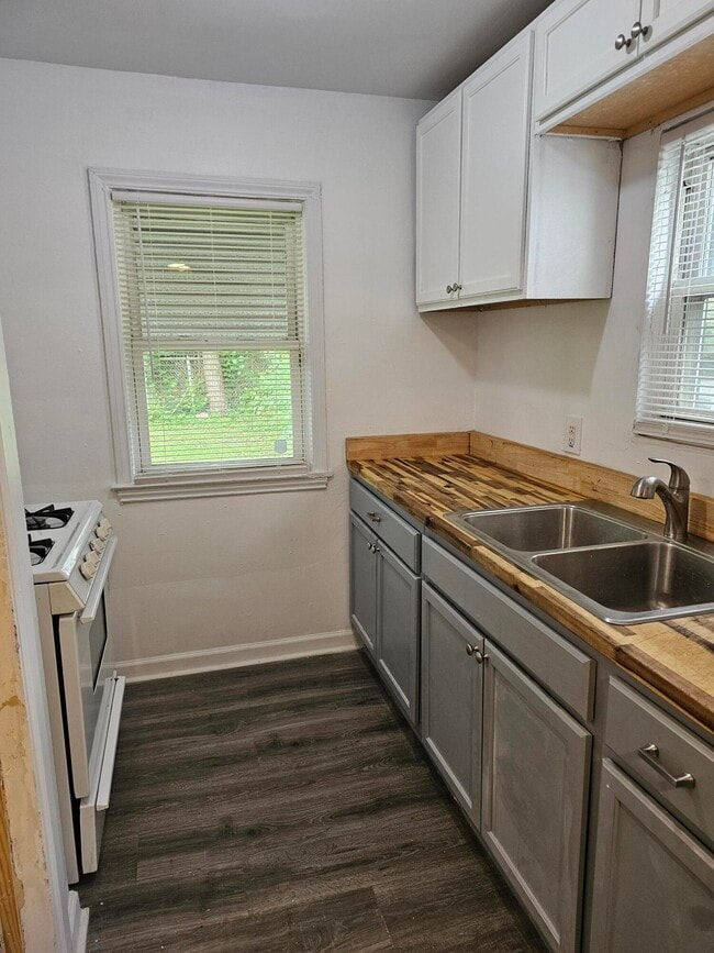 Building Photo - 20023 Santa Rosa Dr