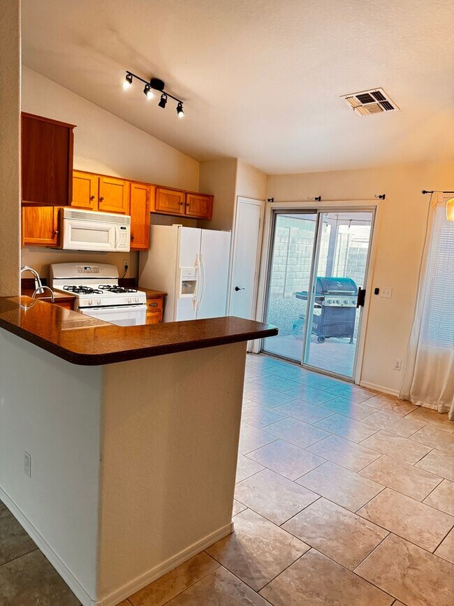 Building Photo - Apache Junction 3 bedroom rental