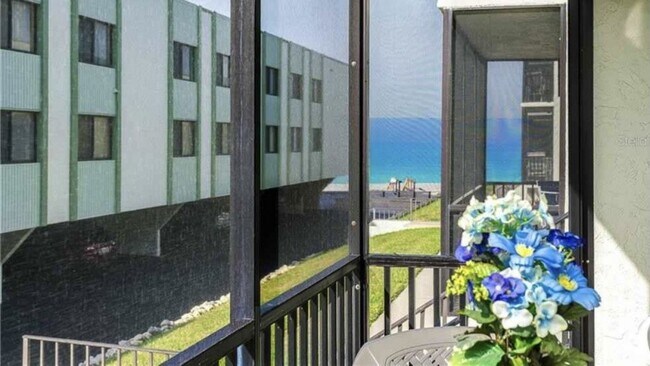 BEACH VIEW - 2810 N Beach Rd