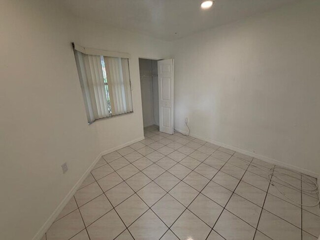 Building Photo - 3780 Amalfi Dr