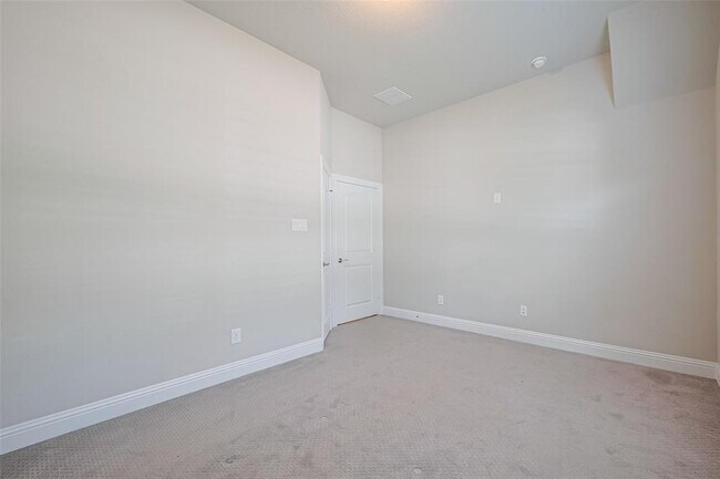 Building Photo - 6243 Garden Lakes Ln