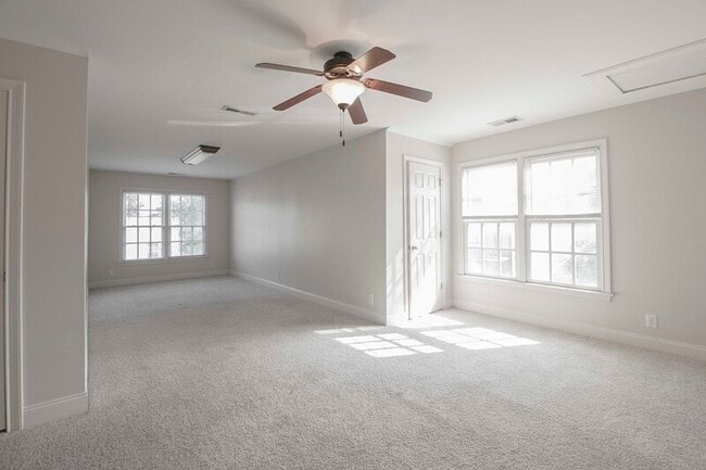 Building Photo - 128 Bogard Ln