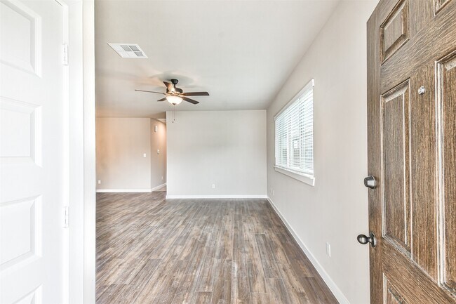 Building Photo - 25105 Pacific Wren Dr